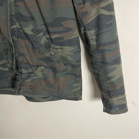 American Eagle AE Womens Camo Embroidered "LOVE" Hooded Jacket Size M utility - Picture 5 of 10